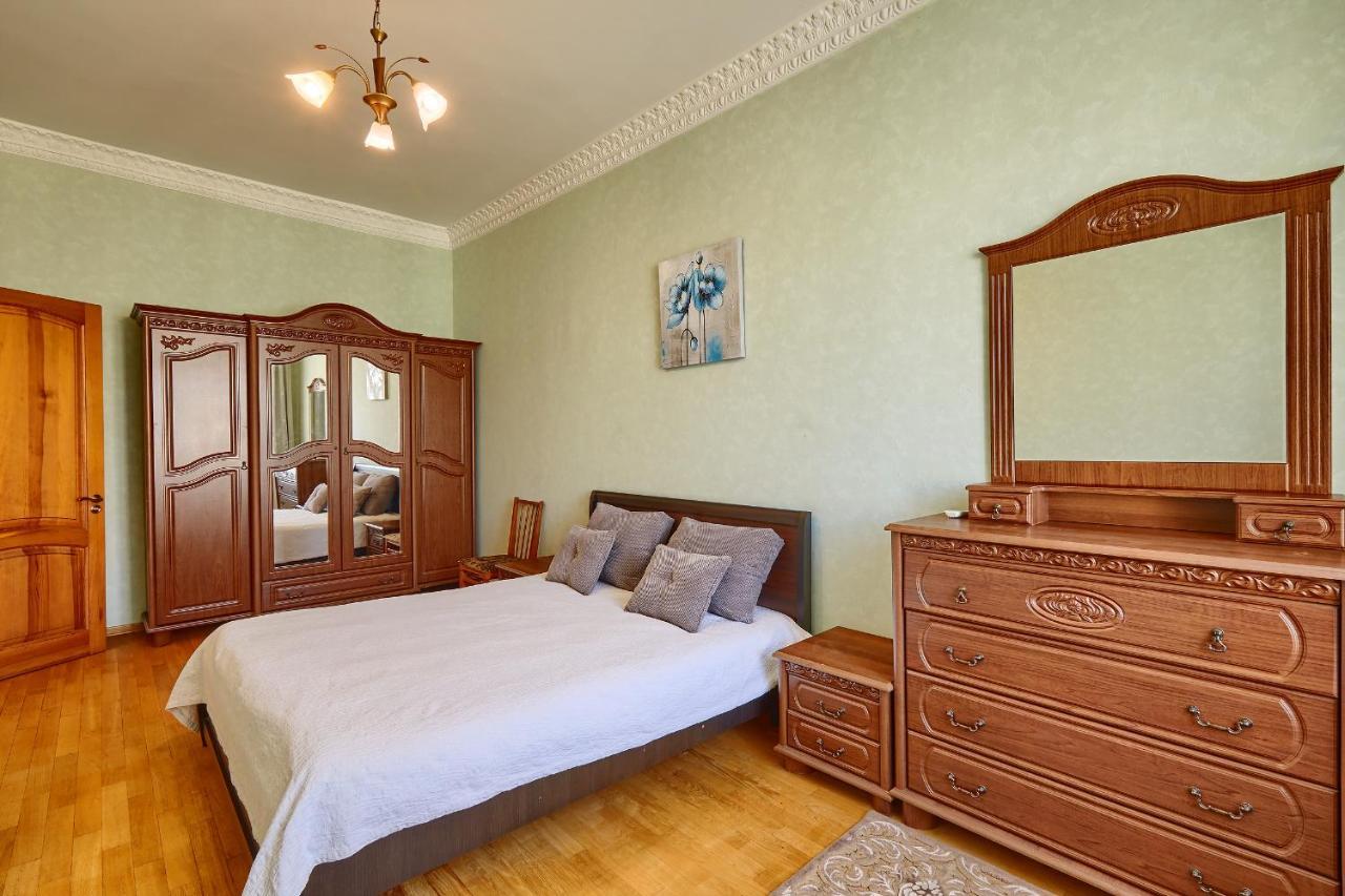 Apartment Near Lva Tolstoho Square Kiew Exterior foto